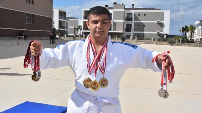 Görme engelli Ahmet ten ilk turnuvada 2 altın madalya
